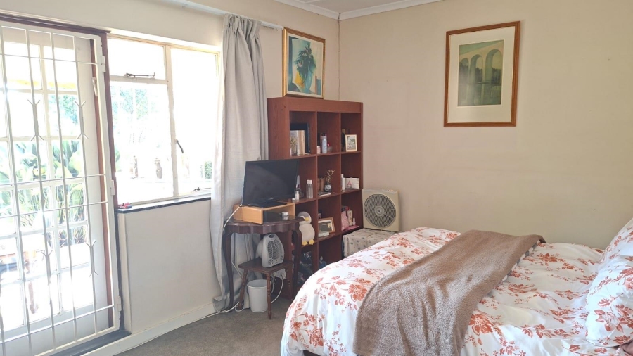 6 Bedroom Property for Sale in Waverley Gauteng