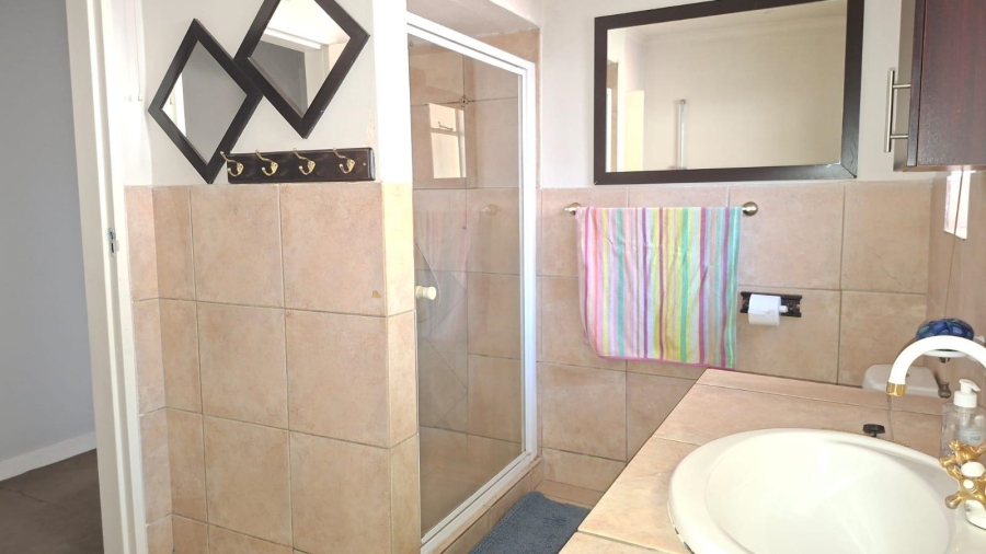 6 Bedroom Property for Sale in Waverley Gauteng