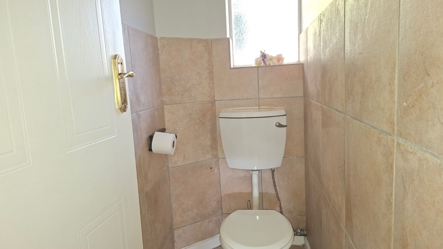 6 Bedroom Property for Sale in Waverley Gauteng