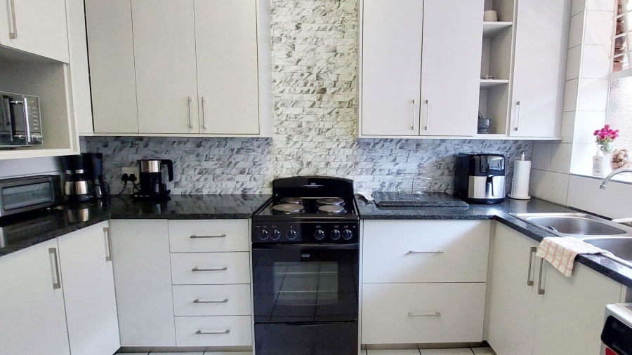 1 Bedroom Property for Sale in Craighall Park Gauteng