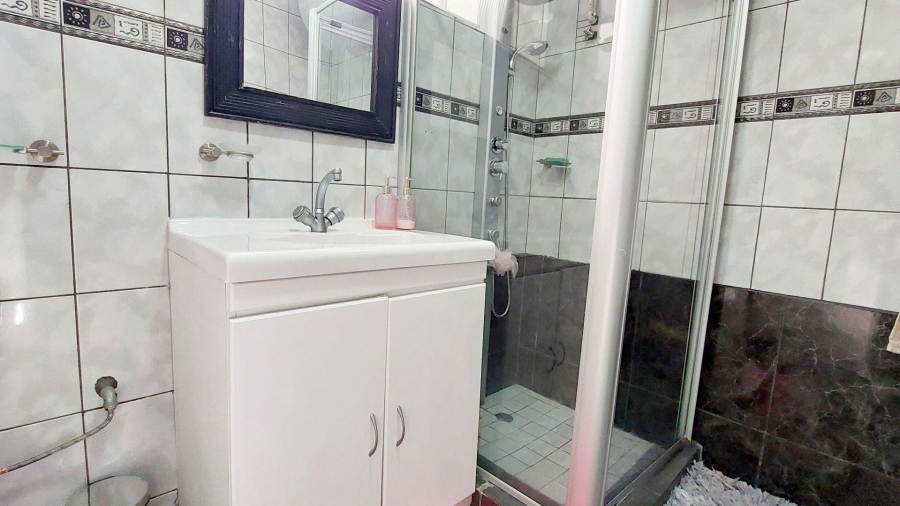 1 Bedroom Property for Sale in Craighall Park Gauteng