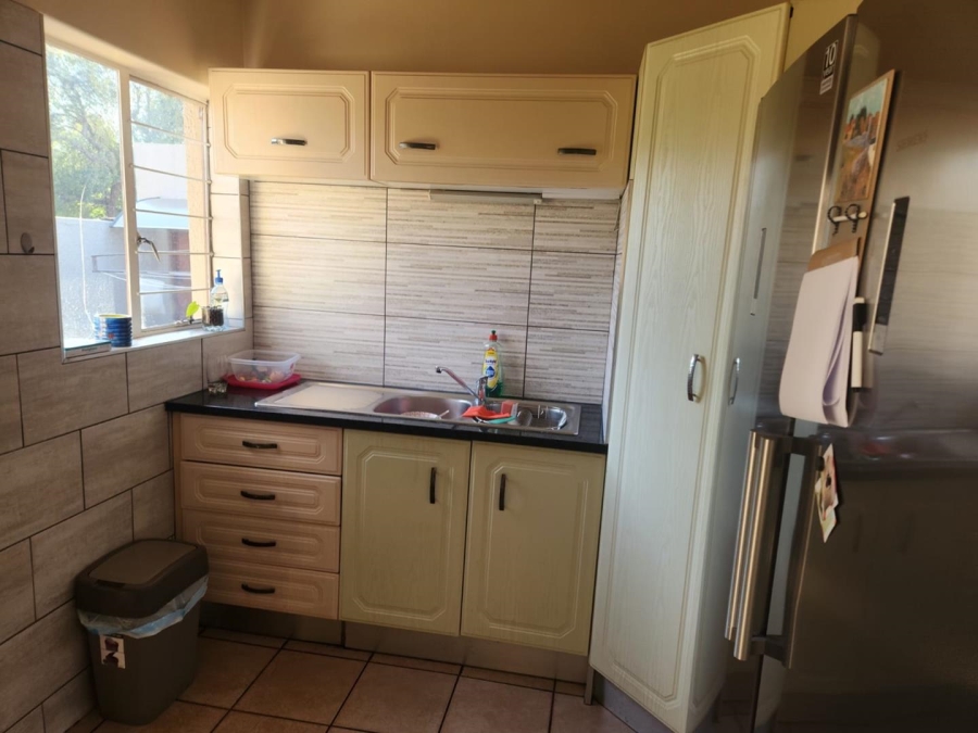 6 Bedroom Property for Sale in Glen Marais Gauteng