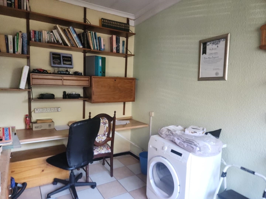 6 Bedroom Property for Sale in Glen Marais Gauteng