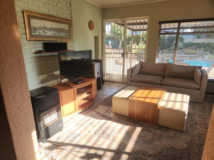 6 Bedroom Property for Sale in Glen Marais Gauteng