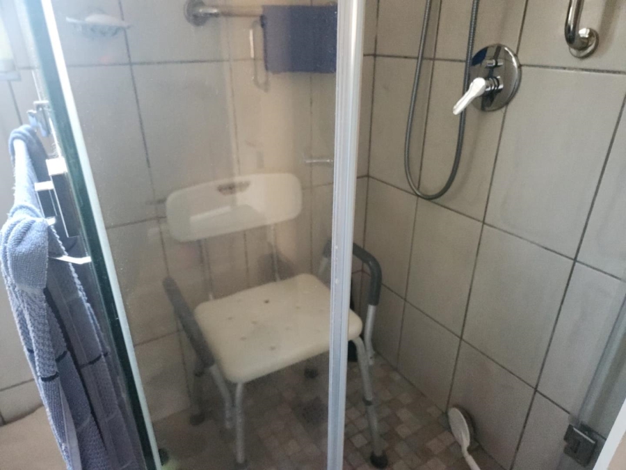 6 Bedroom Property for Sale in Glen Marais Gauteng
