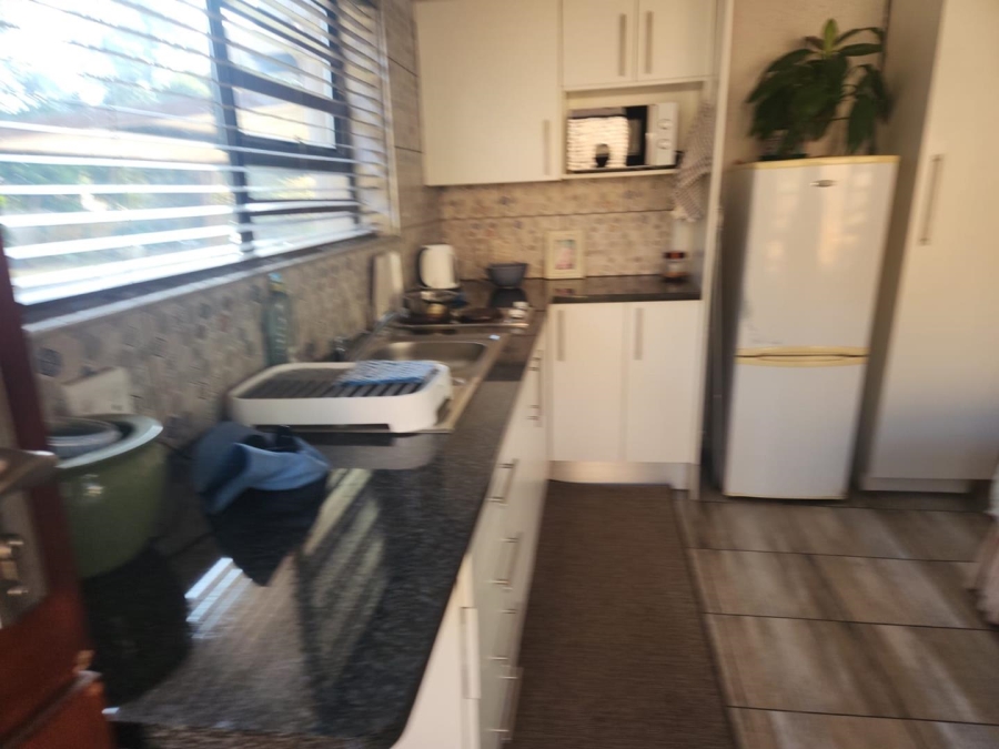 6 Bedroom Property for Sale in Glen Marais Gauteng