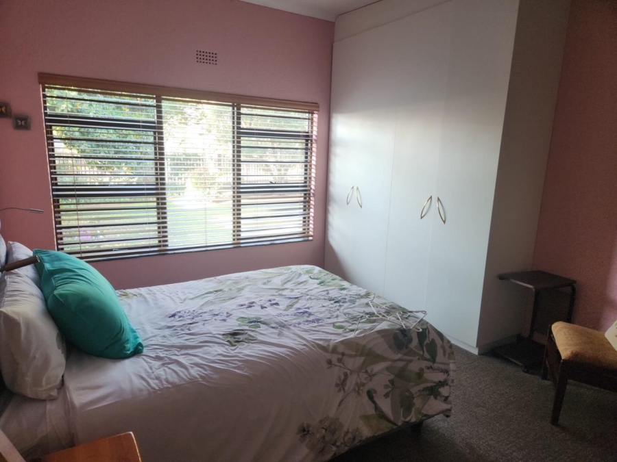 6 Bedroom Property for Sale in Glen Marais Gauteng