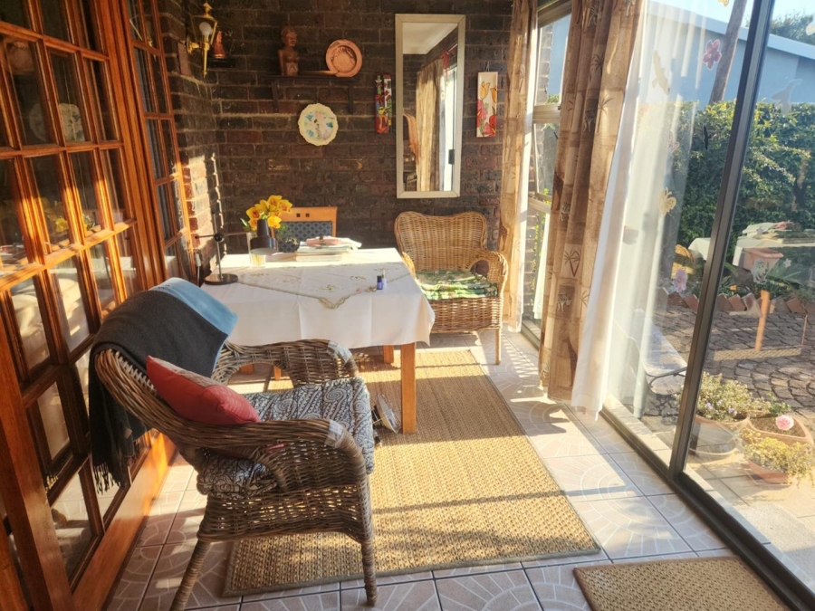 6 Bedroom Property for Sale in Glen Marais Gauteng