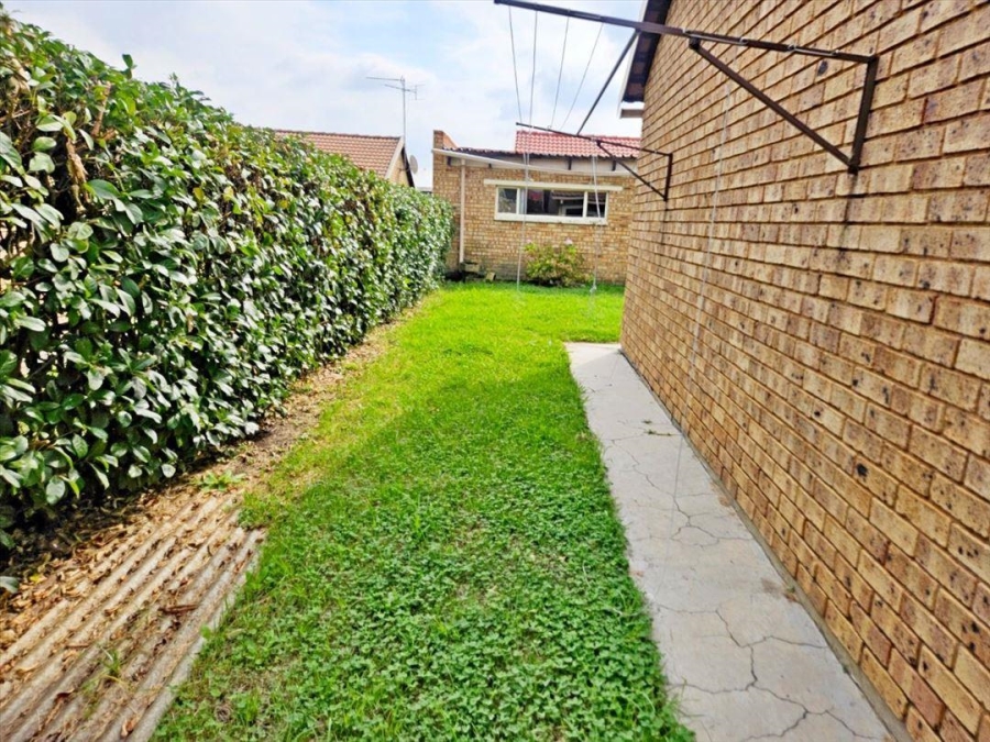 3 Bedroom Property for Sale in Rhodesfield Gauteng