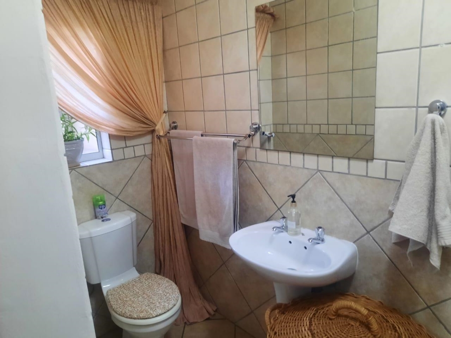 2 Bedroom Property for Sale in Leeuwenhof Estate Gauteng
