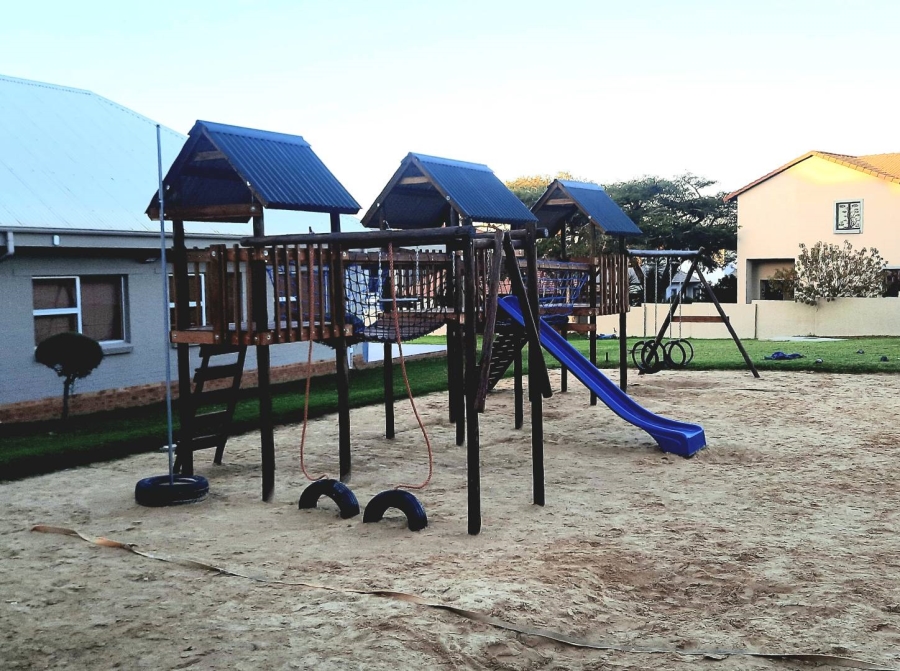2 Bedroom Property for Sale in Leeuwenhof Estate Gauteng