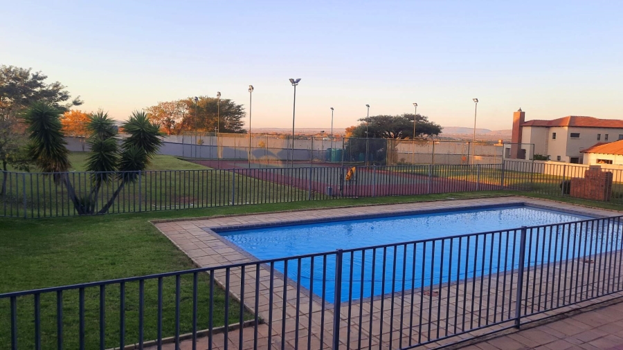 2 Bedroom Property for Sale in Leeuwenhof Estate Gauteng