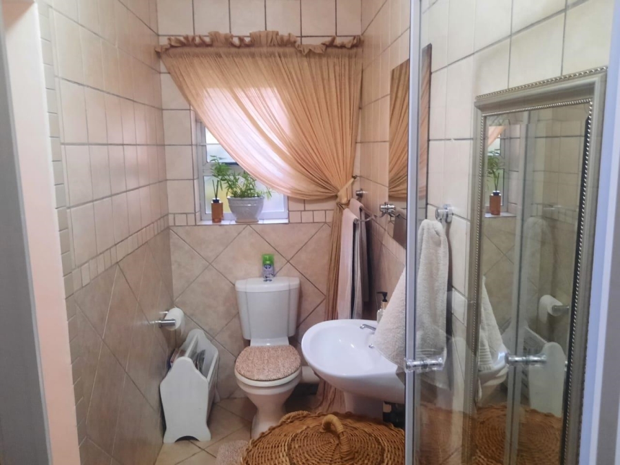 2 Bedroom Property for Sale in Leeuwenhof Estate Gauteng