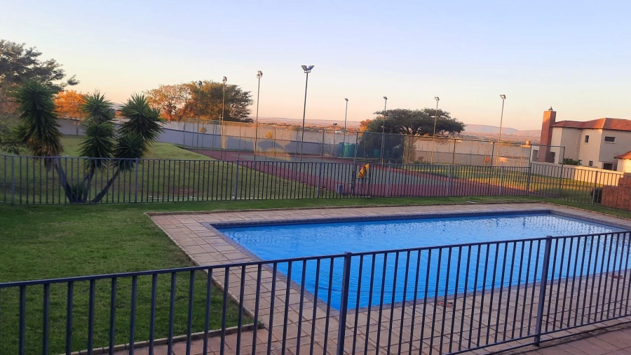 2 Bedroom Property for Sale in Leeuwenhof Estate Gauteng