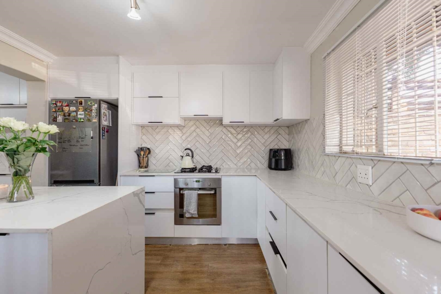 3 Bedroom Property for Sale in Garsfontein Gauteng