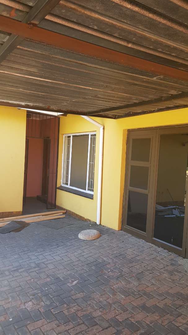 To Let 3 Bedroom Property for Rent in Birch Acres Gauteng