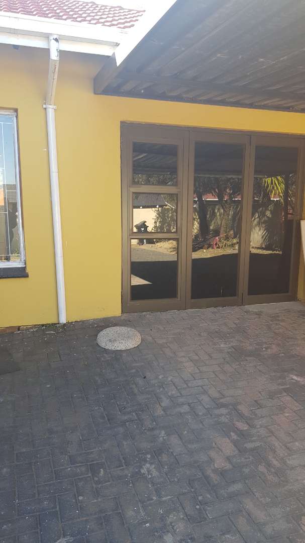 To Let 3 Bedroom Property for Rent in Birch Acres Gauteng