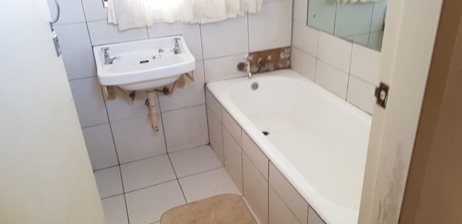 1 Bedroom Property for Sale in Rhodesfield Gauteng