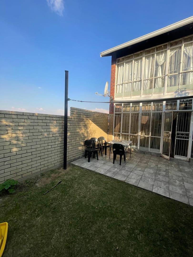 To Let 2 Bedroom Property for Rent in Birchleigh Gauteng