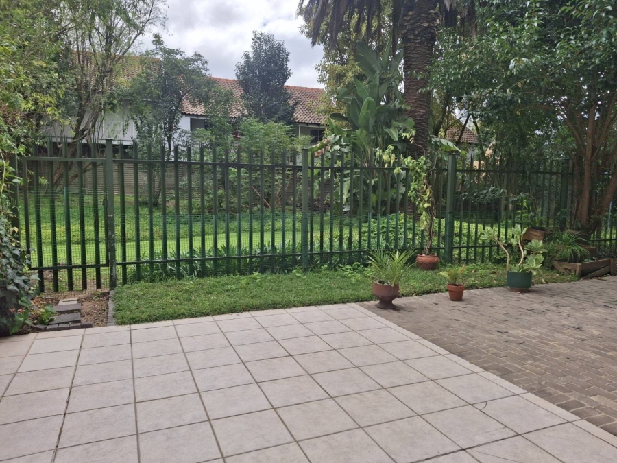 To Let 2 Bedroom Property for Rent in Sandown Gauteng