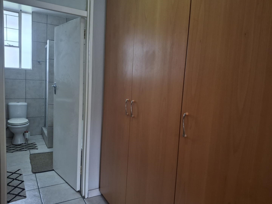 To Let 2 Bedroom Property for Rent in Sandown Gauteng