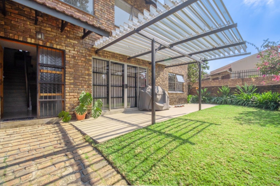 4 Bedroom Property for Sale in Garsfontein Gauteng
