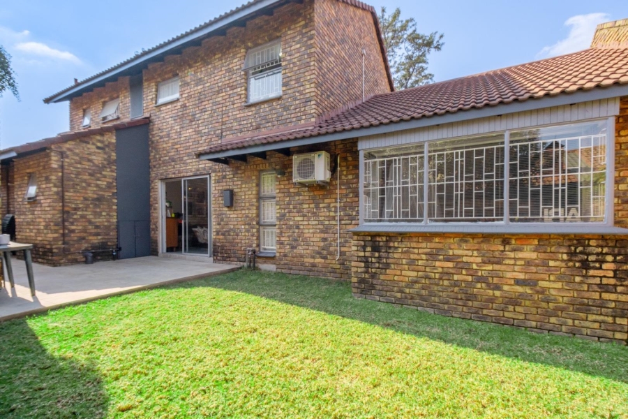4 Bedroom Property for Sale in Garsfontein Gauteng