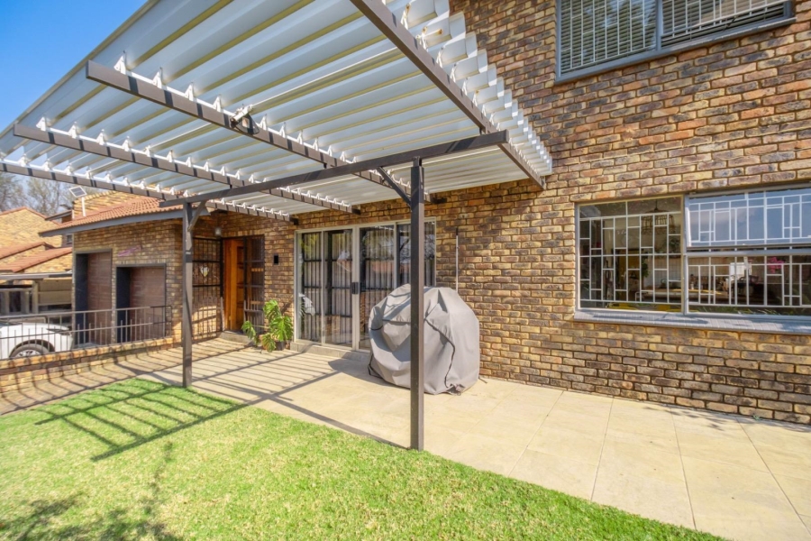4 Bedroom Property for Sale in Garsfontein Gauteng