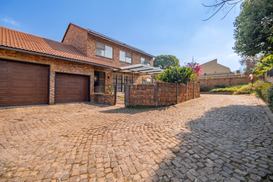 4 Bedroom Property for Sale in Garsfontein Gauteng