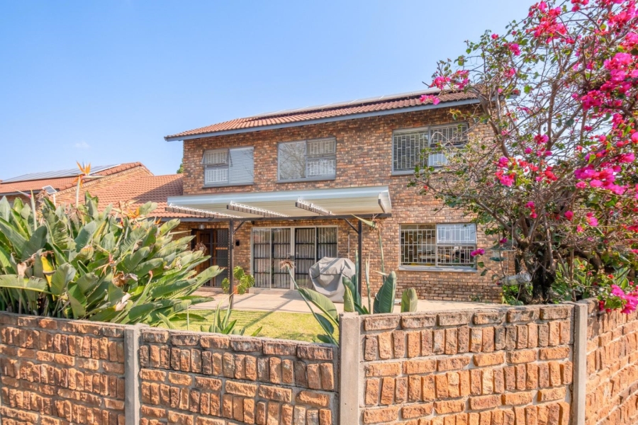 4 Bedroom Property for Sale in Garsfontein Gauteng