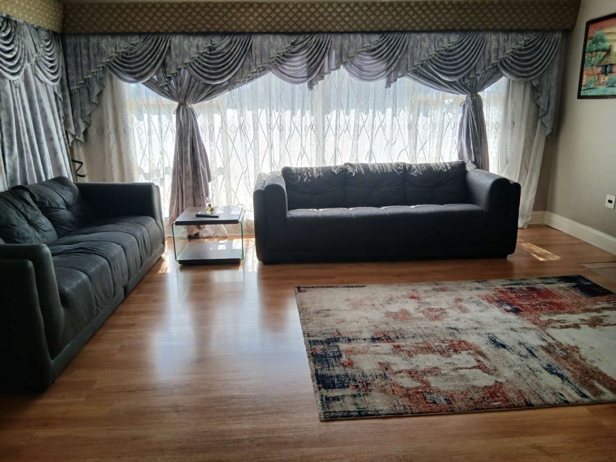 4 Bedroom Property for Sale in Parkhill Gardens Gauteng