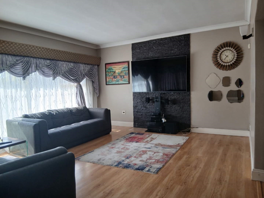 4 Bedroom Property for Sale in Parkhill Gardens Gauteng