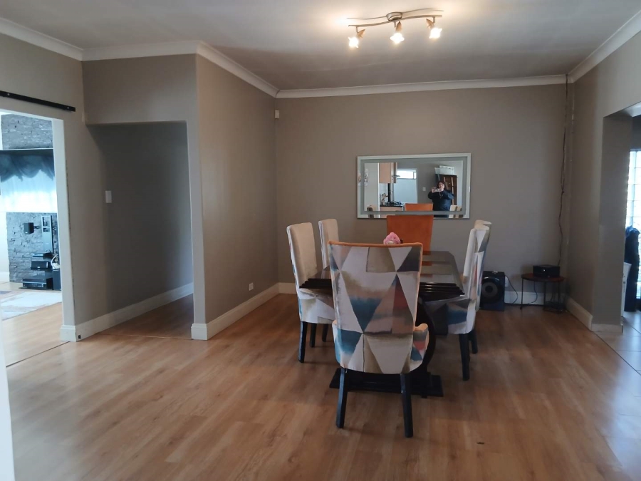 4 Bedroom Property for Sale in Parkhill Gardens Gauteng