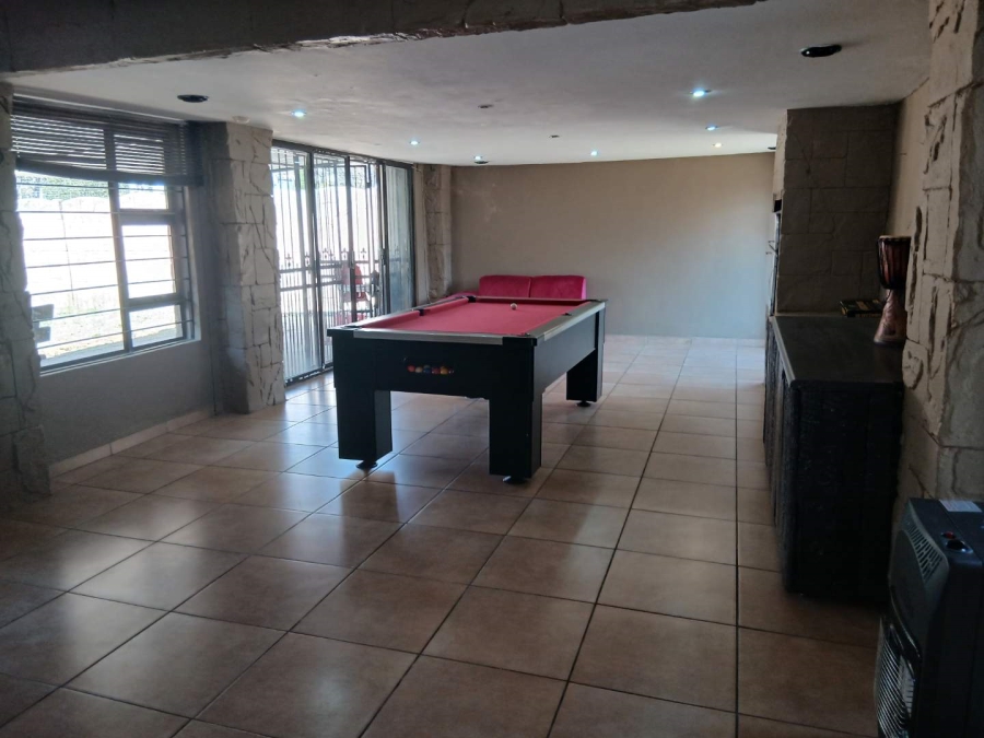 4 Bedroom Property for Sale in Parkhill Gardens Gauteng