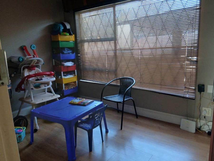 4 Bedroom Property for Sale in Parkhill Gardens Gauteng