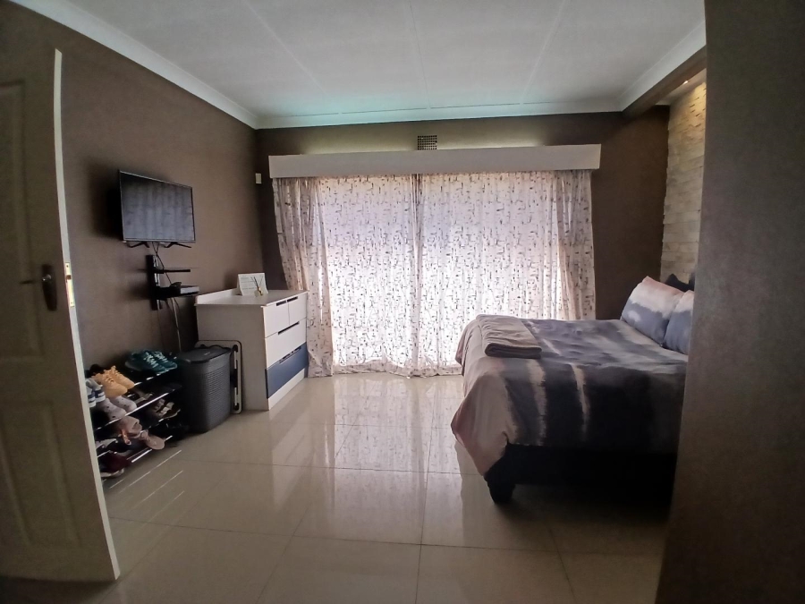 4 Bedroom Property for Sale in Parkhill Gardens Gauteng