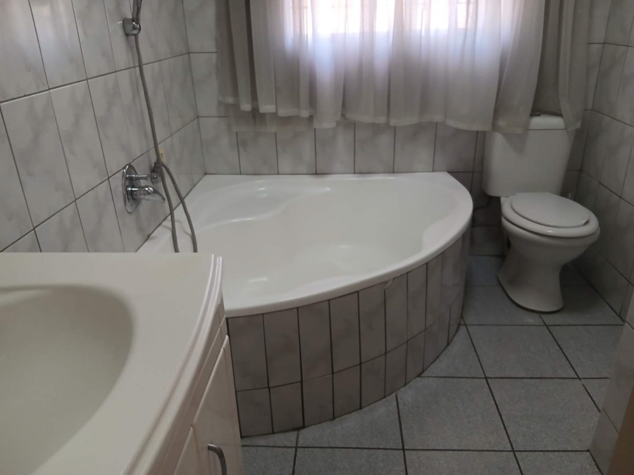 4 Bedroom Property for Sale in Parkhill Gardens Gauteng