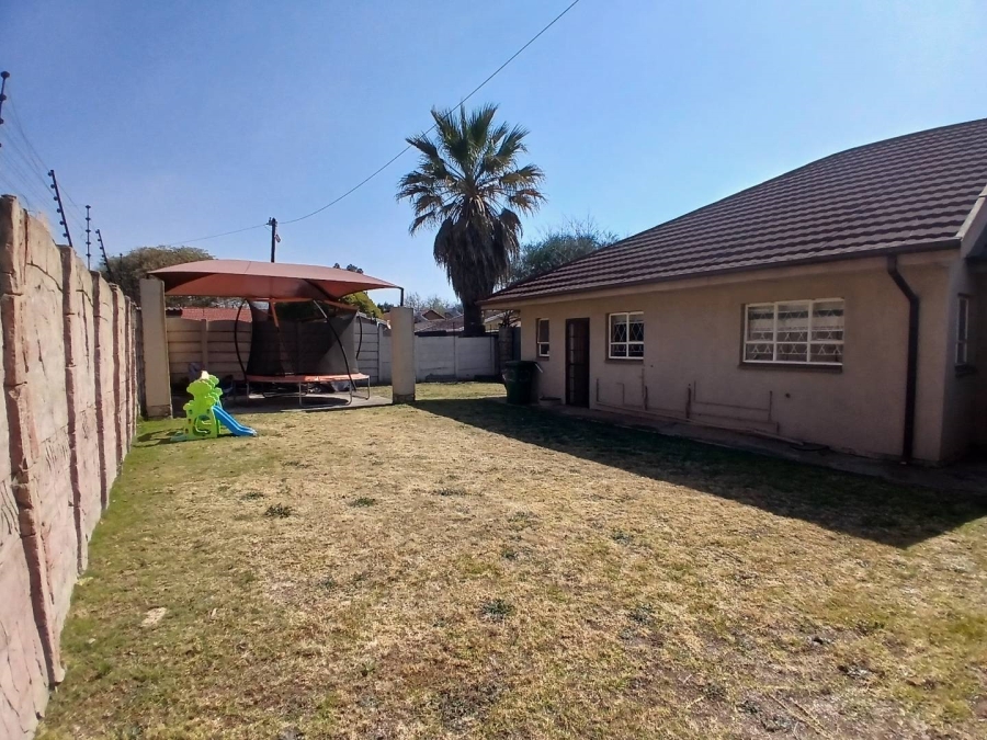 4 Bedroom Property for Sale in Parkhill Gardens Gauteng