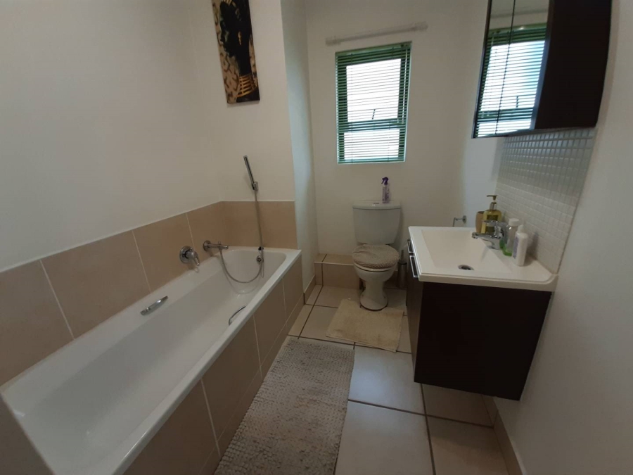 To Let 2 Bedroom Property for Rent in Broadacres Gauteng