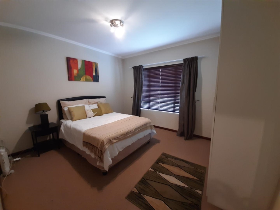 To Let 2 Bedroom Property for Rent in Broadacres Gauteng