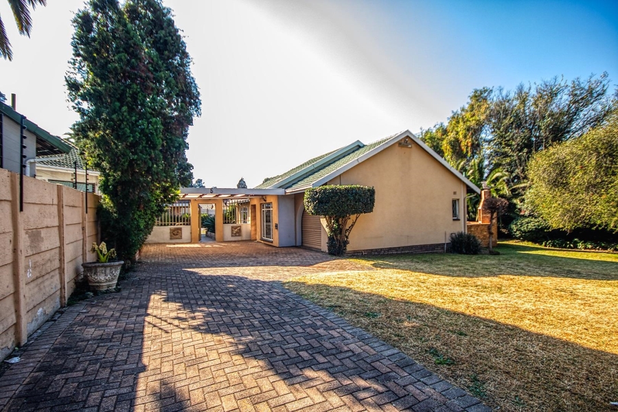 3 Bedroom Property for Sale in Brackendowns Gauteng