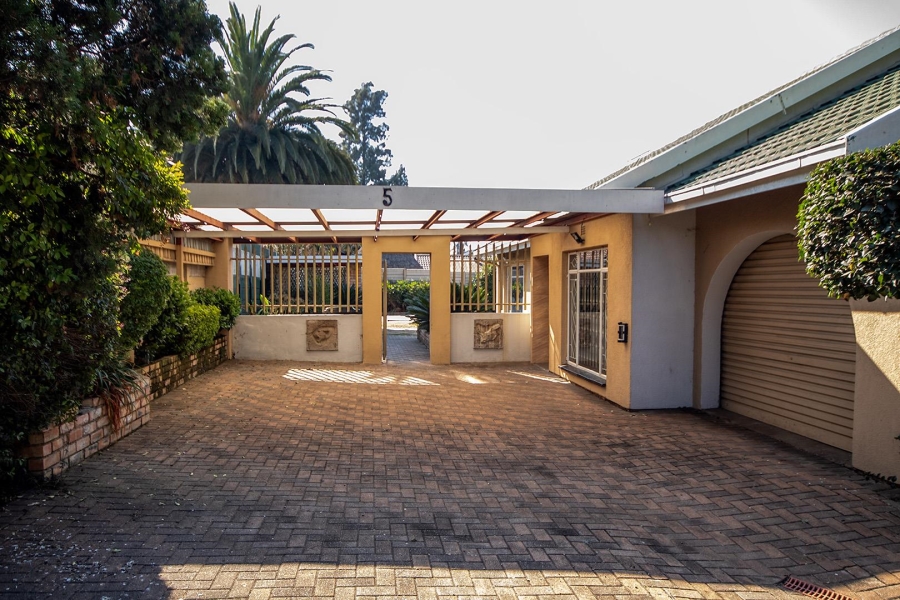 3 Bedroom Property for Sale in Brackendowns Gauteng