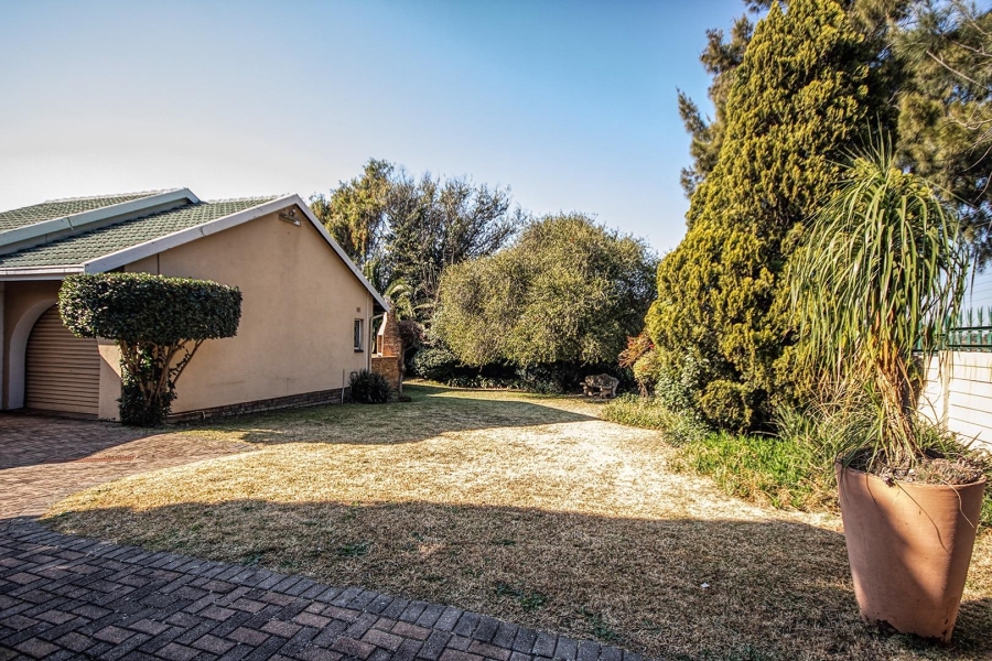 3 Bedroom Property for Sale in Brackendowns Gauteng