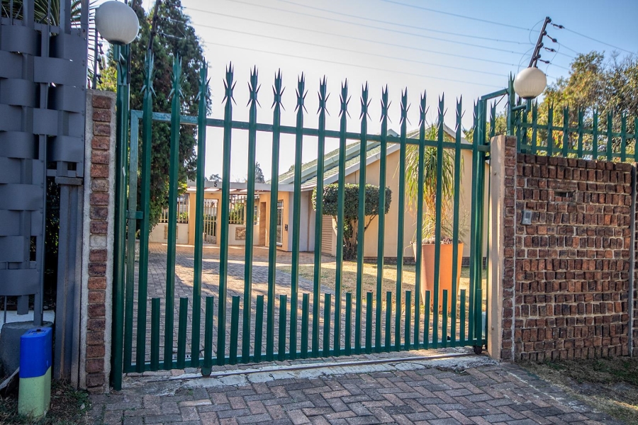 3 Bedroom Property for Sale in Brackendowns Gauteng