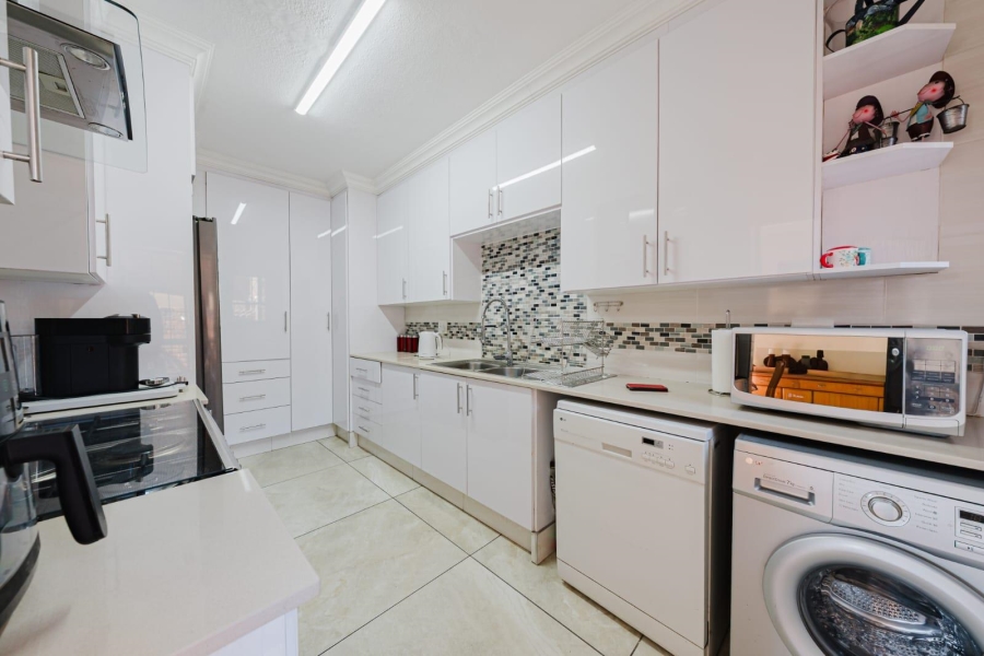 3 Bedroom Property for Sale in Brackenhurst Gauteng