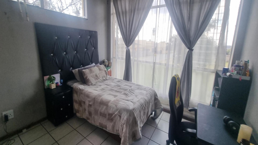 2 Bedroom Property for Sale in Brackenhurst Gauteng