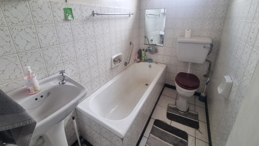 2 Bedroom Property for Sale in Brackenhurst Gauteng