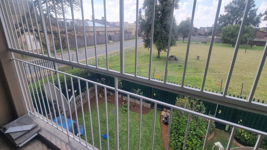 2 Bedroom Property for Sale in Brackenhurst Gauteng