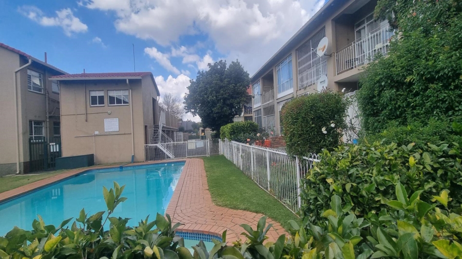 2 Bedroom Property for Sale in Brackenhurst Gauteng