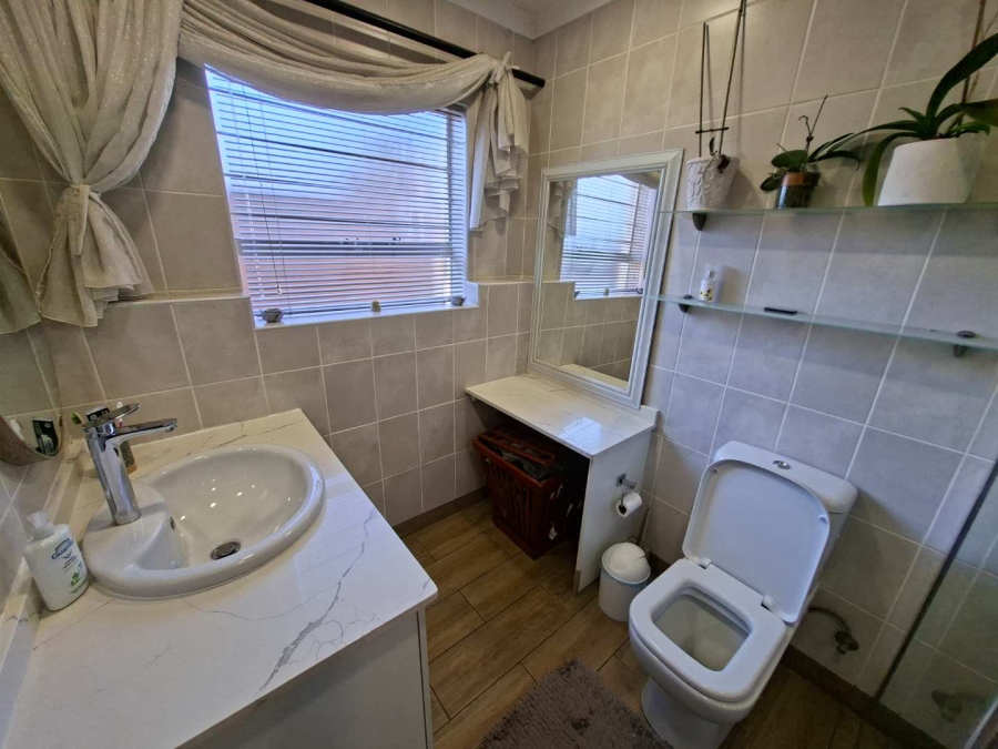 To Let 2 Bedroom Property for Rent in Weltevreden Park Gauteng